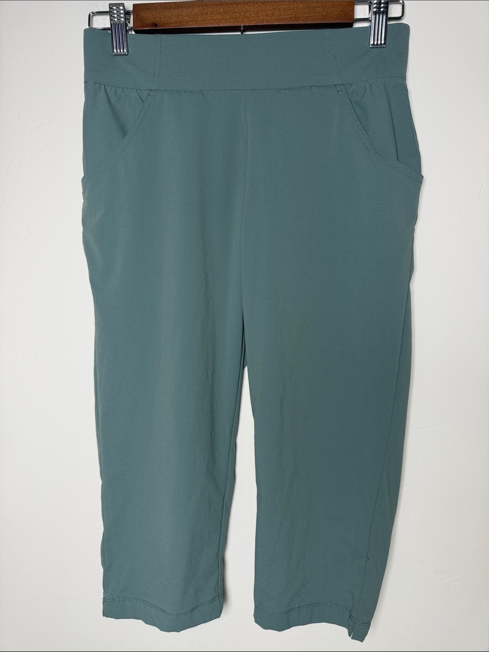 Columbia Green Omni-Shield Pants Capri XS green blue EUC outdoor everyday women